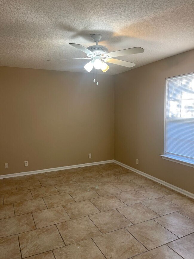 Building Photo - 24 Commons Court - 3/2 Duplex (NO SECTION ...