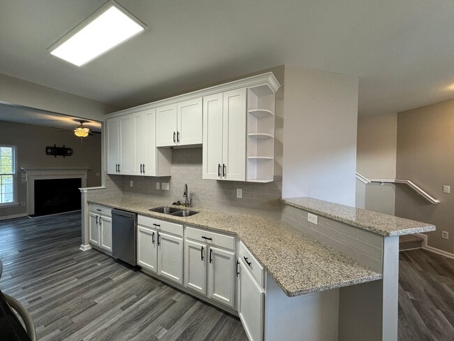 Building Photo - MOVE-IN READY!