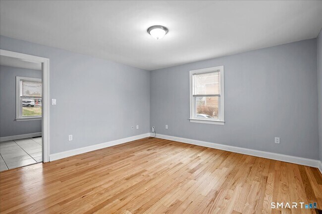 Building Photo - 38 Soundview Ave