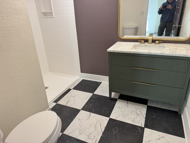 Building Photo - 1329 Rowland Ave