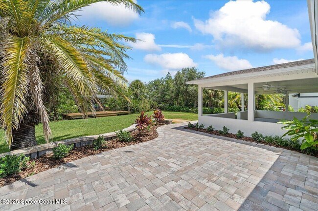 Building Photo - 2060 Newfound Harbor Dr
