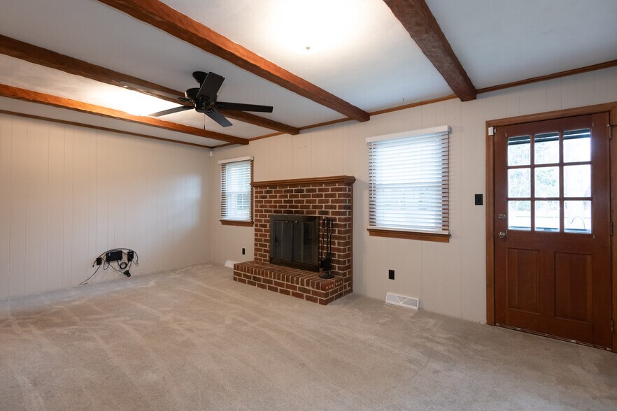Building Photo - 561 Summit Ridge Dr