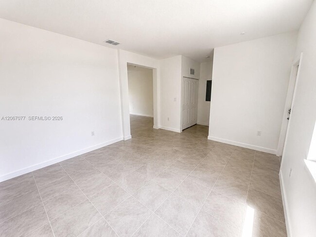 Building Photo - 2608 SE 25th Ct