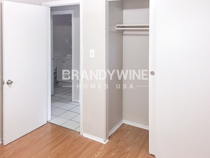 Building Photo - 10112 N Lantana Ave