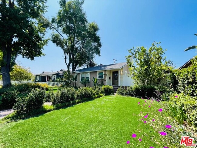 Building Photo - 13964 La Maida St