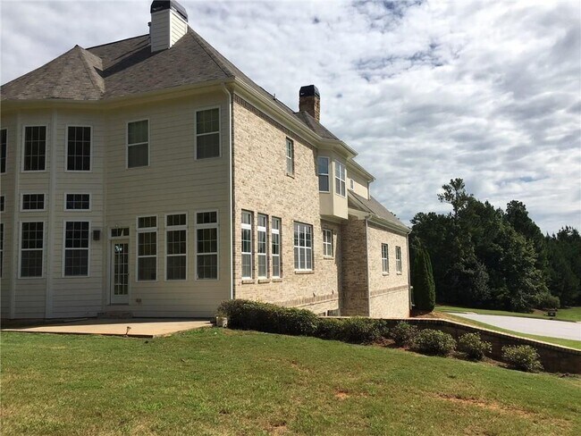 Building Photo - 5575 Toccoa Dr