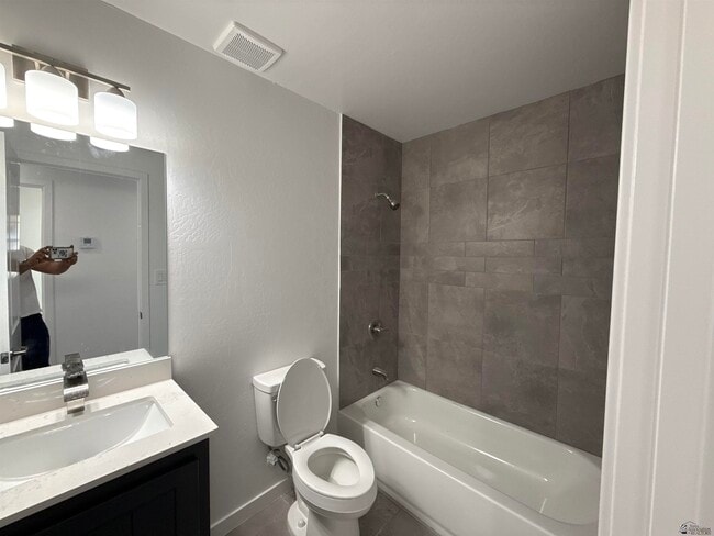 Building Photo - 5048 E Monreal Ln