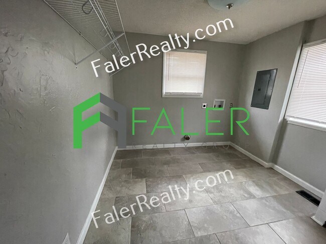 Building Photo - Darling Belmont Bungalow