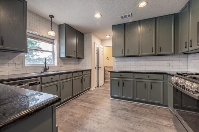 Building Photo - 17611 S Summit Canyon Dr