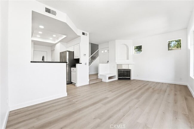 Building Photo - 2 Carlsbad Ln