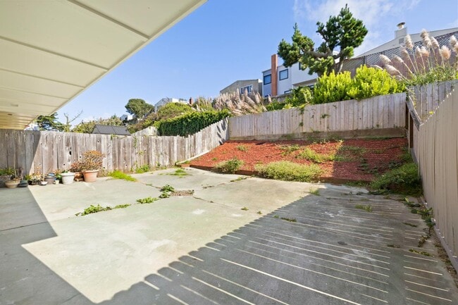 Building Photo - 64 Lycett Cir