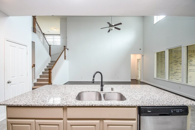 Building Photo - 8343 Sedona Ridge Dr