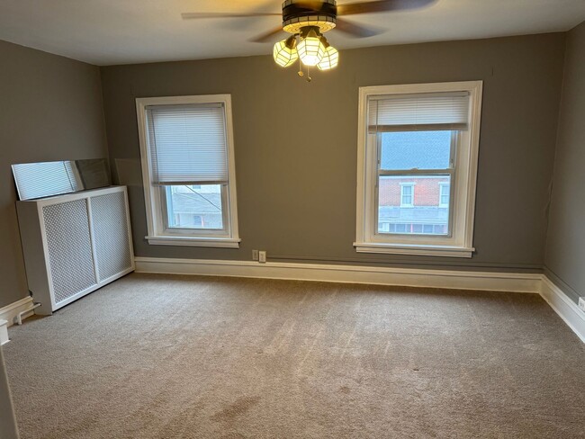 Building Photo - West Conshohocken 4 Bedroom 2 brick bath T...