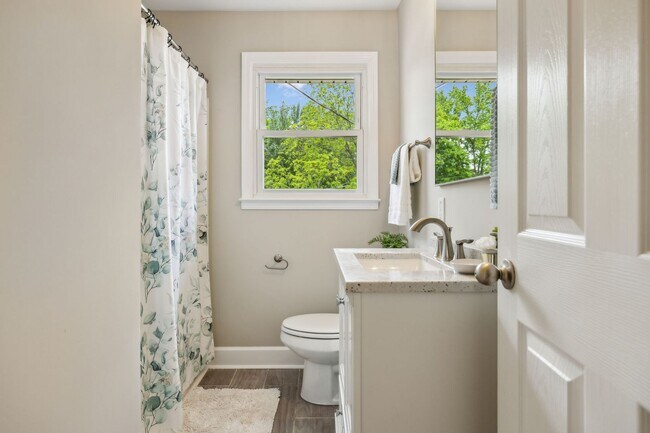 Building Photo - Sango Beauty With Finished Basement!