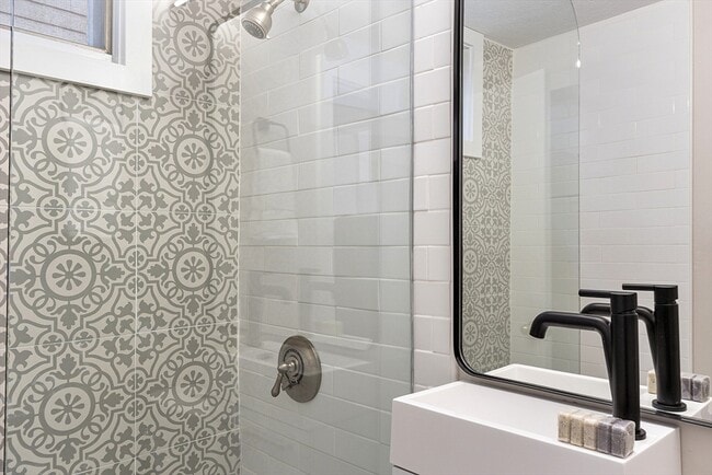 Building Photo - 54 Bonair St