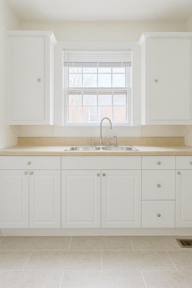 Building Photo - 809 Massey Ave