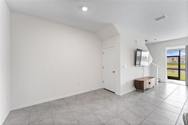 Building Photo - 33066 Major Oak Dr