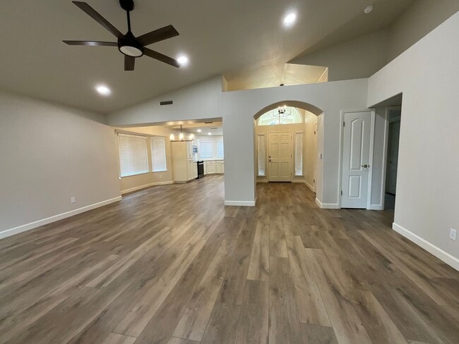 Building Photo - Updated Home In Established Northeast Fresno Neighborhood. Clovis Unified Schools!