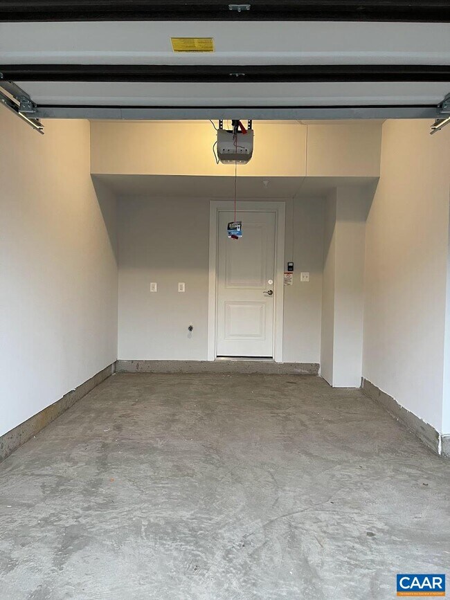 Building Photo - 939 Salamander St