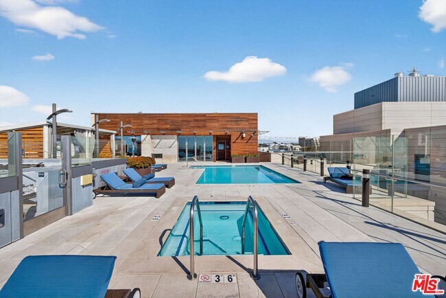 Building Photo - 1755 Ocean Ave