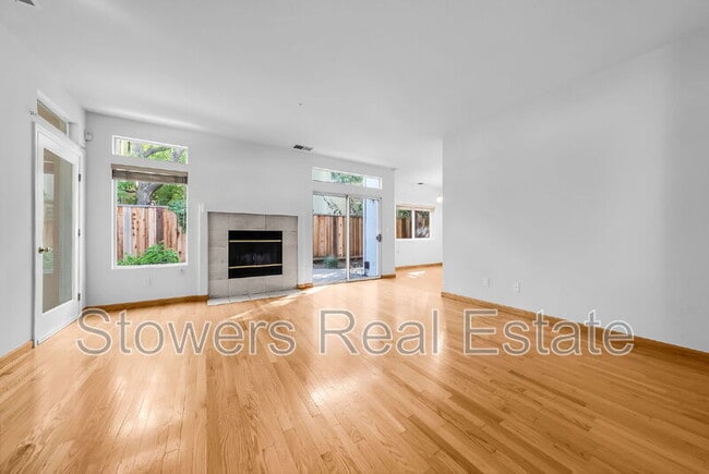 Building Photo - 116 Foxglove Ln