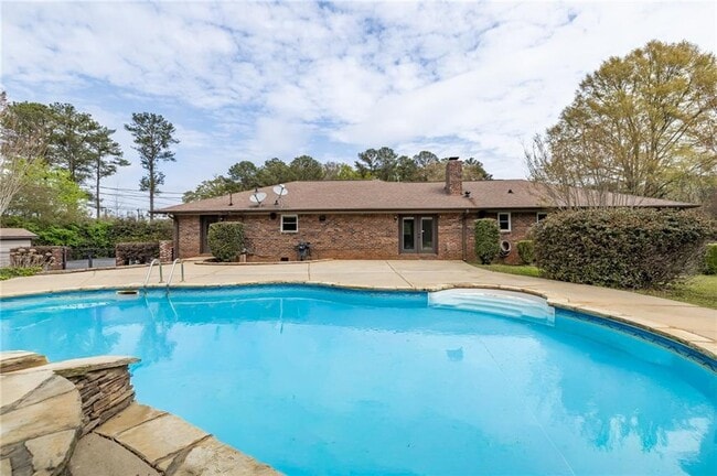 Building Photo - 318 Tyrone Rd