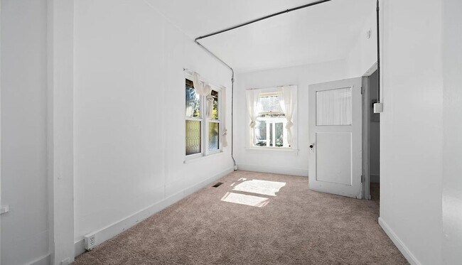 Building Photo - Charming Craftsman Rental in a Prime Bellingham Location