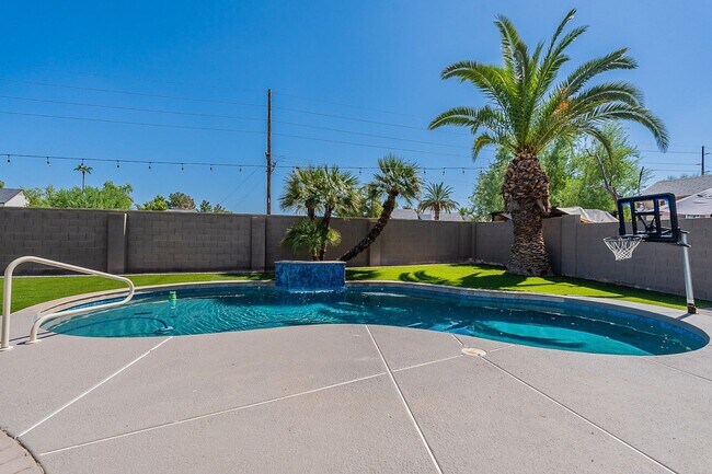 Building Photo - Charming 4-Bedroom Home with Luxurious Poo...
