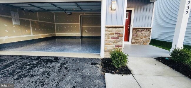 Building Photo - 232 Munsee Cir