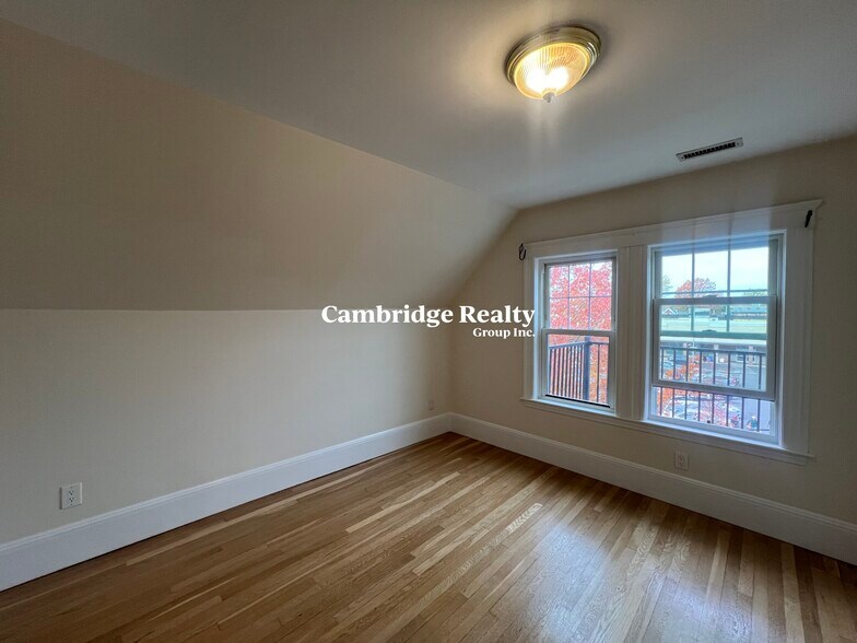 Building Photo - 56 White St