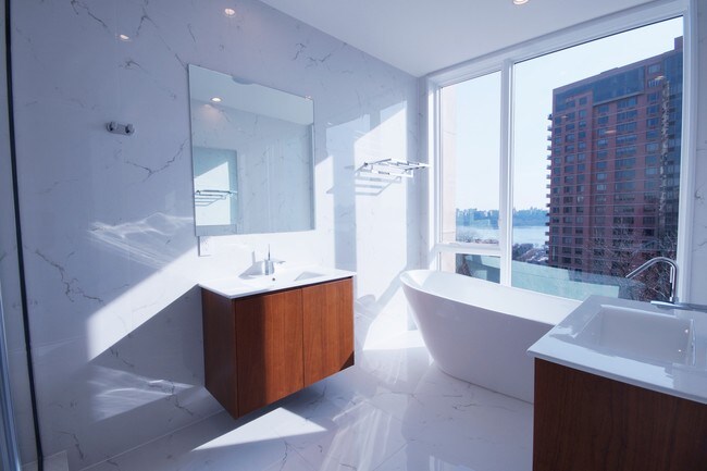 Building Photo - 5 Washington Pl