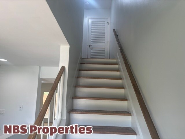 Building Photo - 6529 Deane Hill Dr