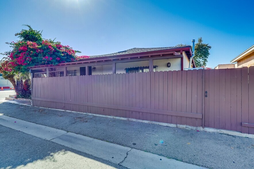 Building Photo - 4445 Marine Ave