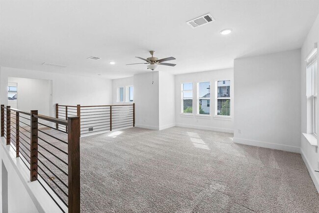 Building Photo - 829 Dayridge Dr