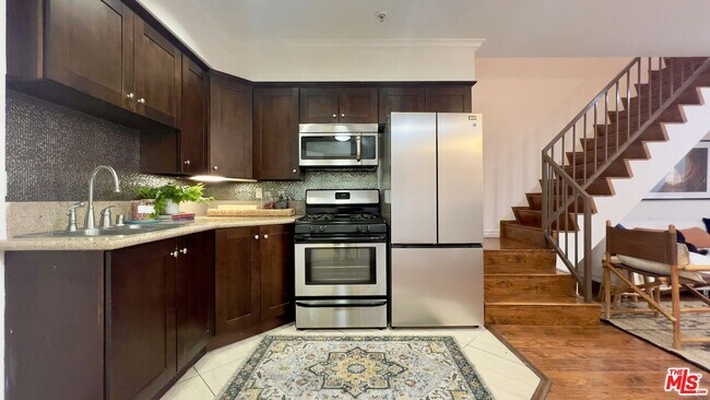 Building Photo - 5633 Carlton Way