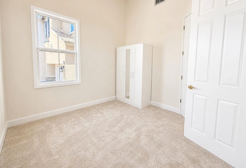 Building Photo - 5 Almond Orchard Ln