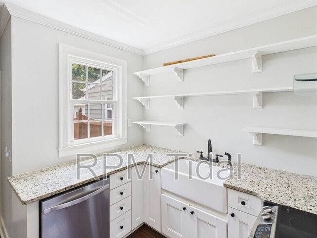 Building Photo - 217 Palen Ave