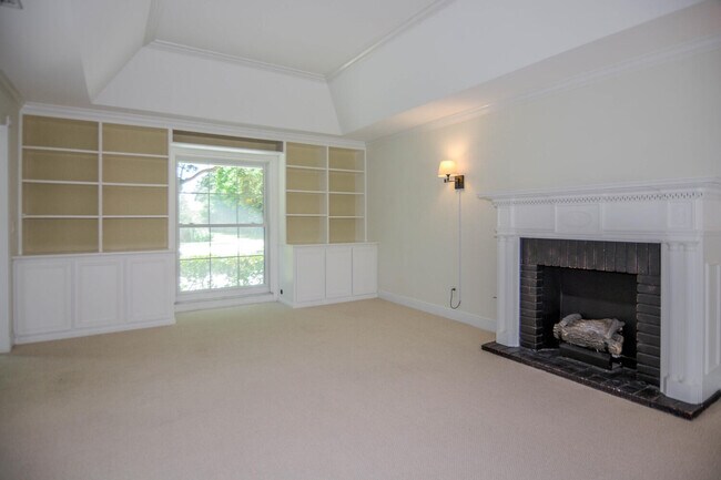 Building Photo - 3301 Embassy Dr
