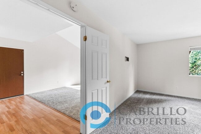 Building Photo - 1BD/1BA Private Balcony + Utilities Included | Prime Black Mountain Location