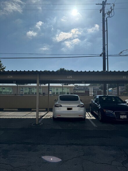 Building Photo - 3301 Santa Fe Ave