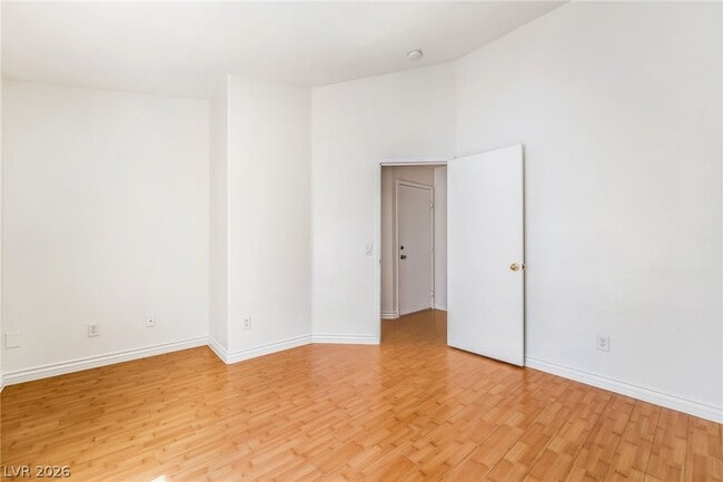 Building Photo - 11000 Vallerosa St