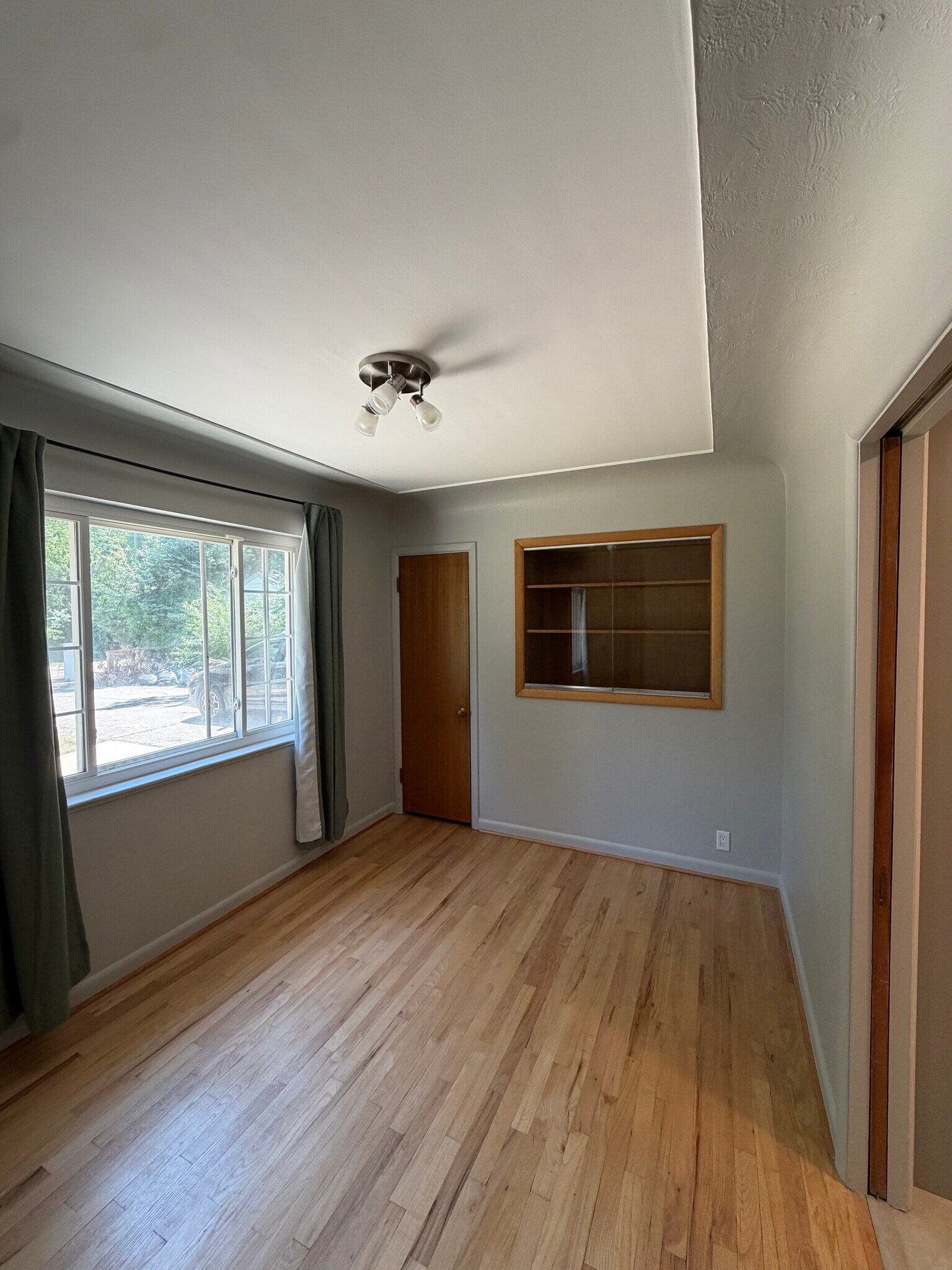 Building Photo - 1025 Estes St
