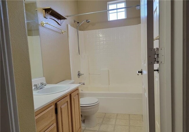 Building Photo - Gated Community Condo, 2 bedroom, 2 bathroom 2 car garage