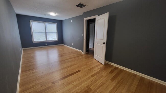 Building Photo - 4986 Wilburn Ave