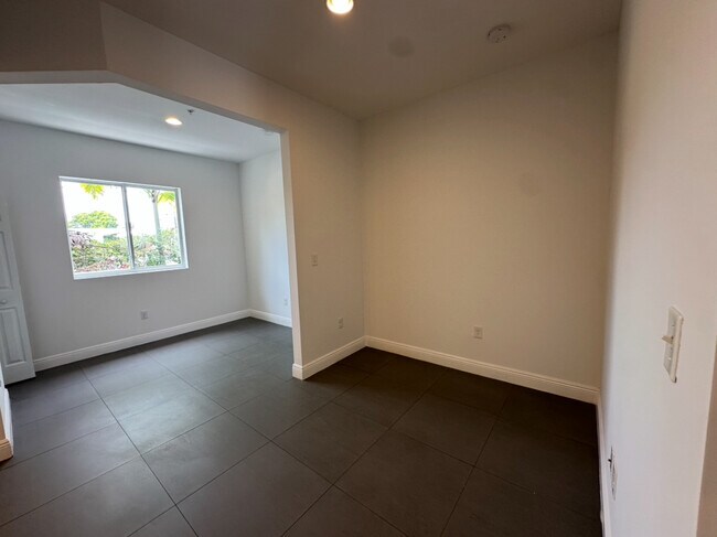 Building Photo - 346 NW 35th St