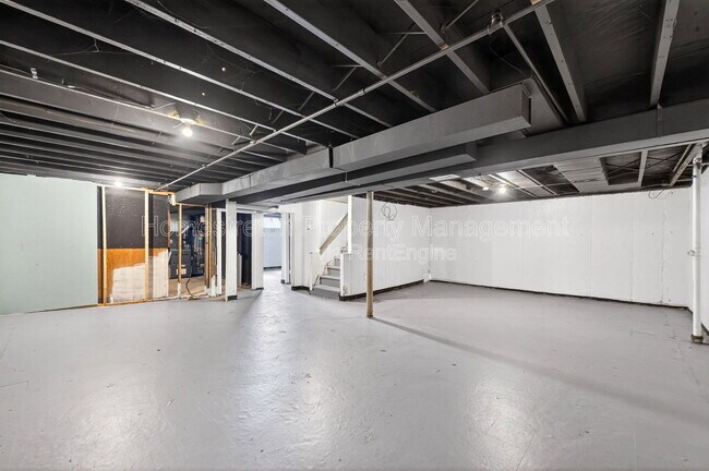 Building Photo - 1310 Petite Dr