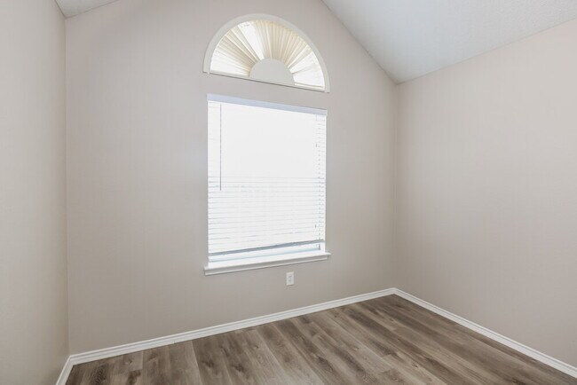 Building Photo - 524 Timber Way Dr