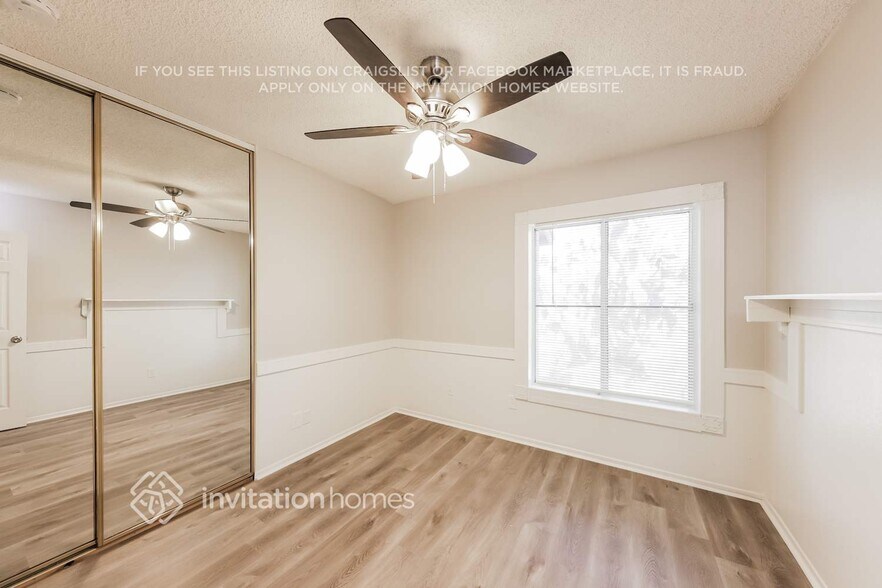 Building Photo - 5141 W Larkspur Dr