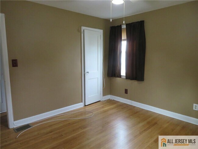 Building Photo - 52 Avenel St