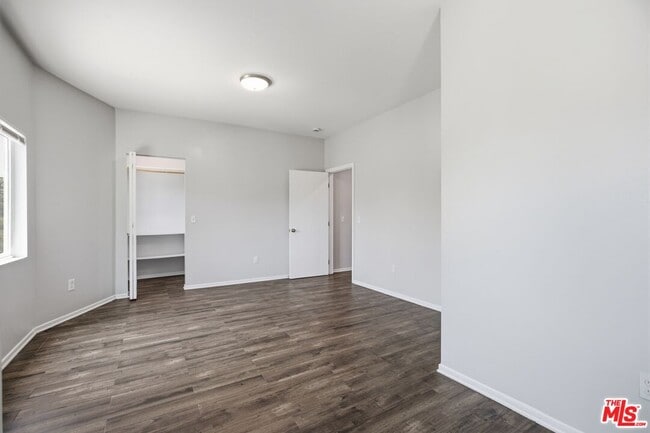 Building Photo - 171 E 35th St
